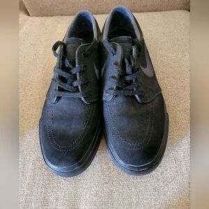 *Mens size 7.5 or womens size 9 black Nike skate shoes, worn twice.